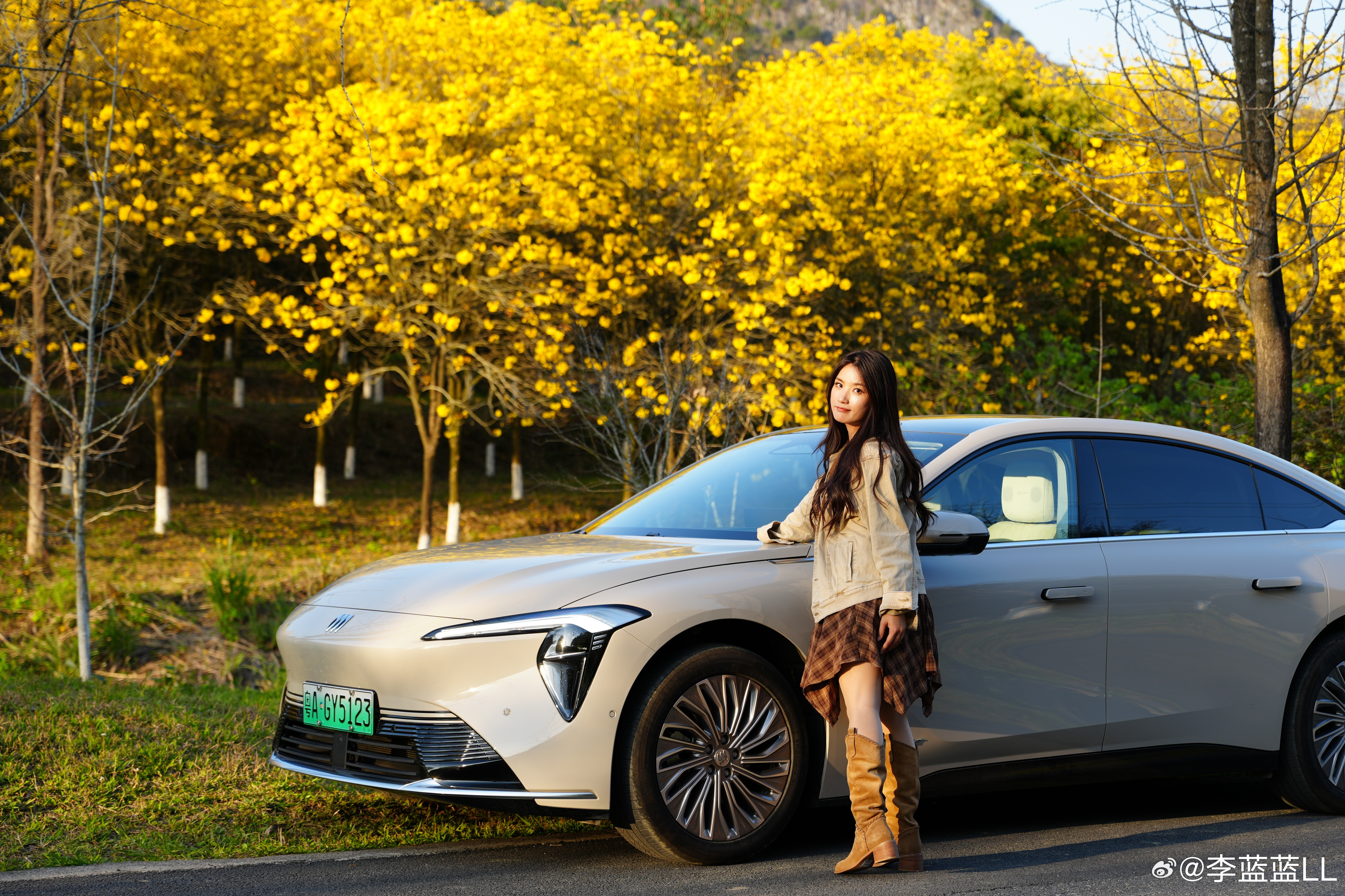 20万级别豪华舒适定位的轿车，别克至境L7应该就是首选了。从底盘的舒适度，到零重