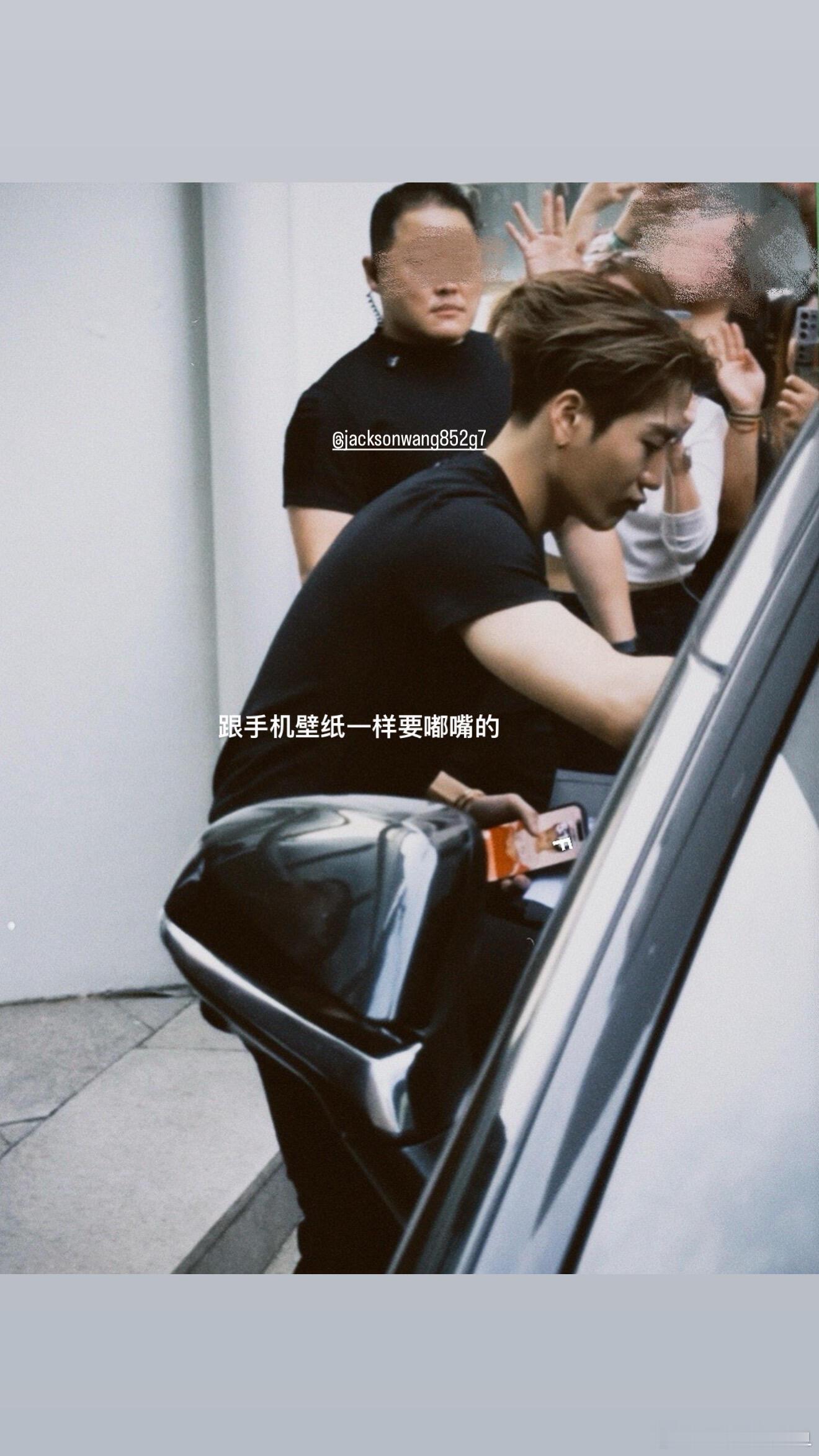 他嘟嘴绝对是故意在钓我王嘉尔​​​