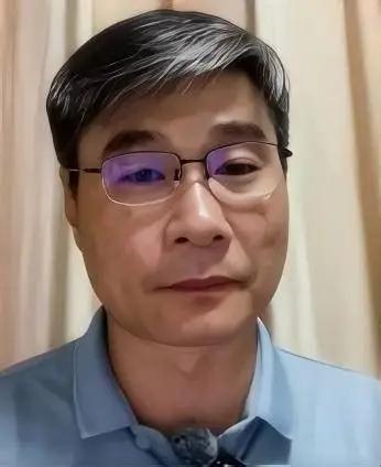 江学勤这事，说简单也简单。一个华裔学者，骂了中国二十年，去洛杉矶待了三天，突