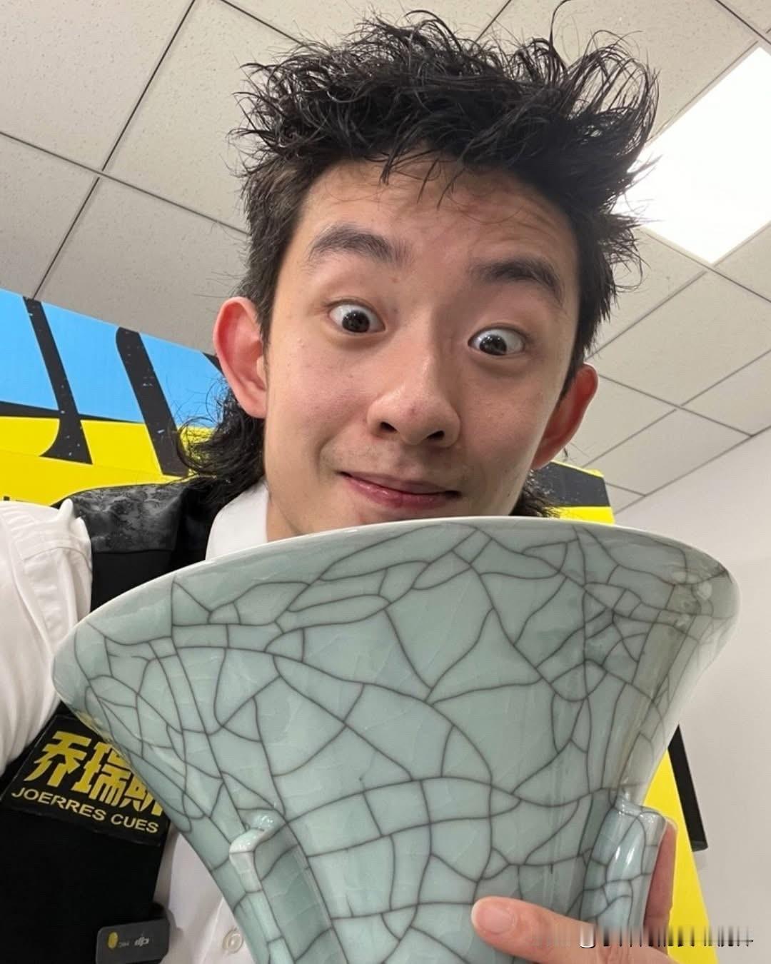 中国斯诺克球手们各自的第一座排名赛冠军：🇨🇳丁俊晖：2005中国公开赛（