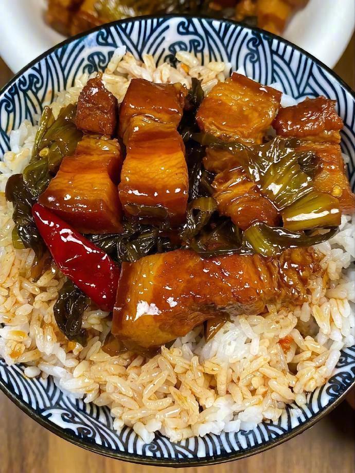 这个酸菜红烧肉真的是一绝！巨好吃！​​​​我的宝藏食谱​​​