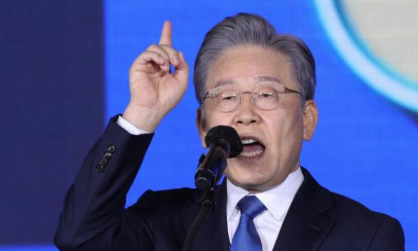 李在明可能是韩国历史上最厉害的总统之一，因为他亲手终结了韩总统的“心腹大患”——