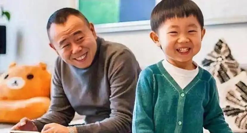 2012年，身价10亿的总裁石磊，送了一辆3000万的法拉利来追求潘长江之女潘阳