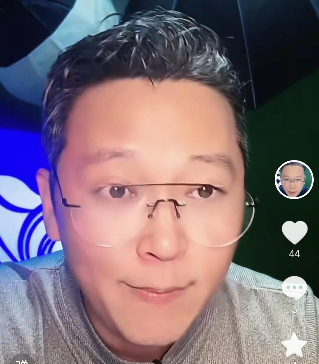 媒体人周亮在直播时爆了一个料。他表示，上海申花之所以这个赛季前几轮比赛表现不错