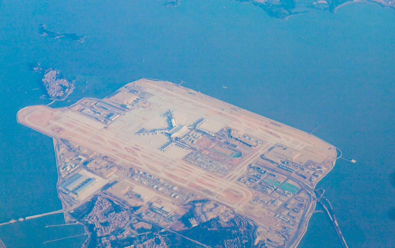 正在建设中的厦门翔安国际机场，对面就是台湾省控制的金门岛！两地的距离真的是非