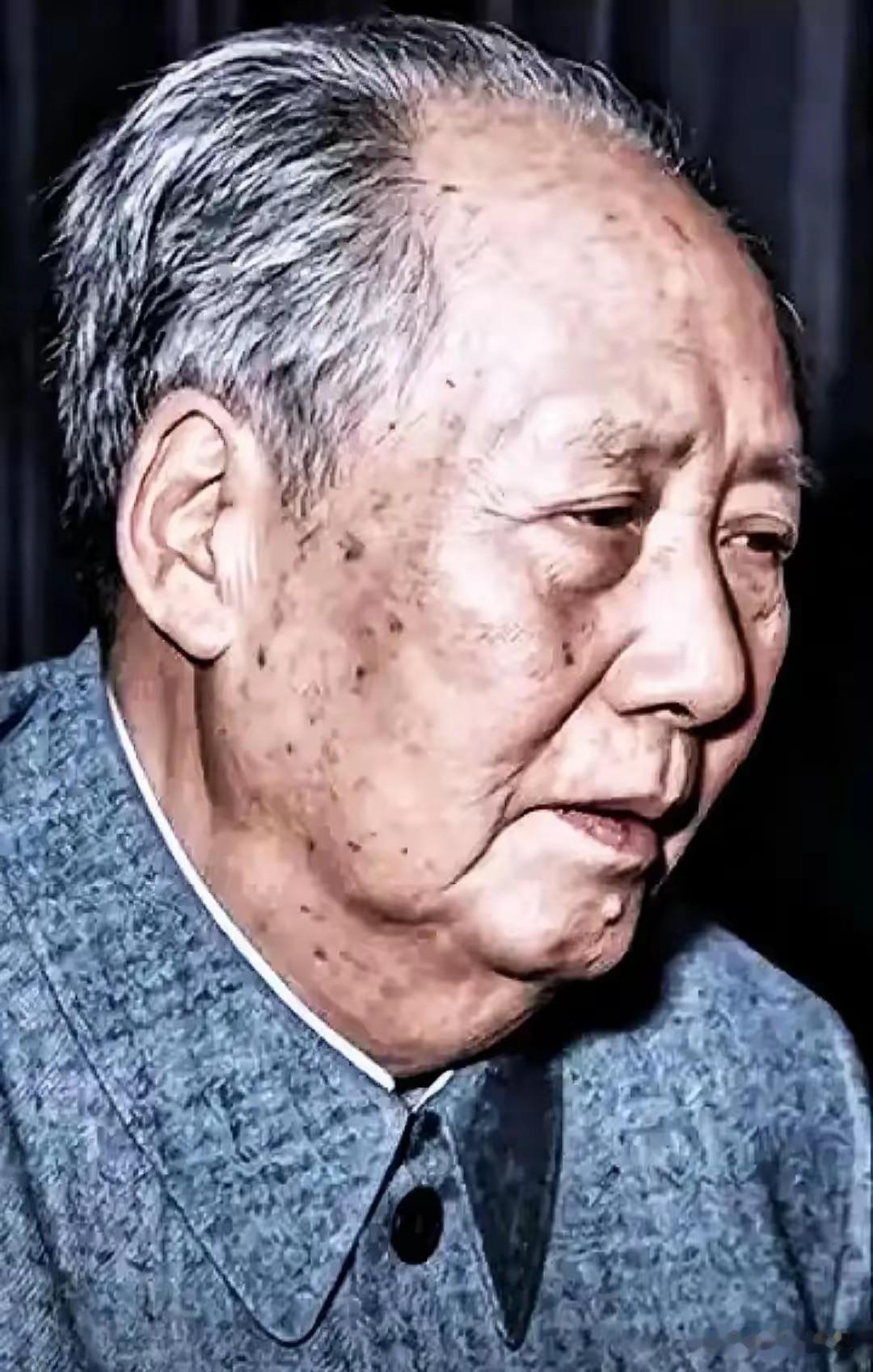 其实毛主席到了晚年，心中总有些忧郁。他不是担心自己，也不是担心儿女们，他一生戎马