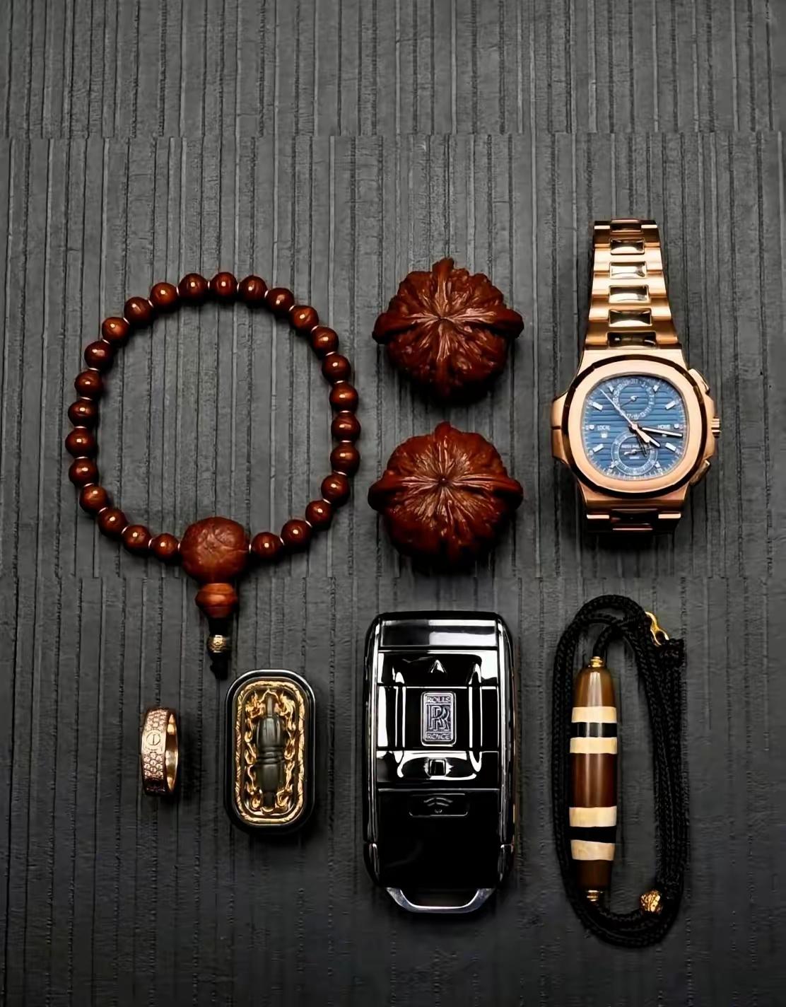 豪表+名车+黄金是男人的标配！手串、链子、玉佩…俗不可耐！