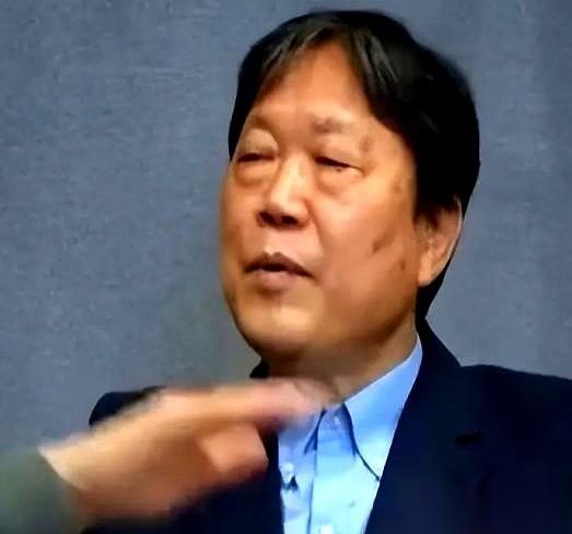 刷到一个韩国专家的“暴论”，给我看精神了。他说，就算老美把11艘航母全开过来，