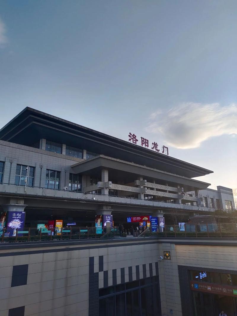 洛阳龙门站当年亏在哪？全是憋屈！咱洛阳老乡现在提到龙门站扩建的事，多半要拍大