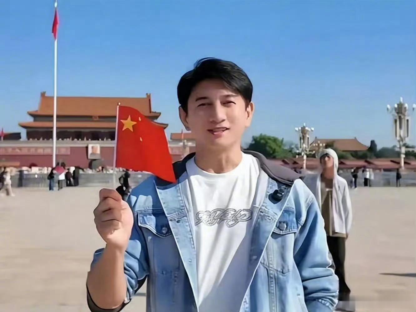 吴奇隆不赚钱也是这个立场吴奇隆也已经55岁了，还记得小时候一个人在被窝里听小虎