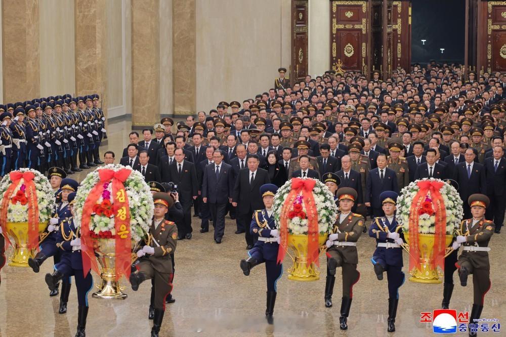 纪念金正日同志逝世十四周年【敬爱的金正恩同志在我们党、国家和人民最大的追悼日之际