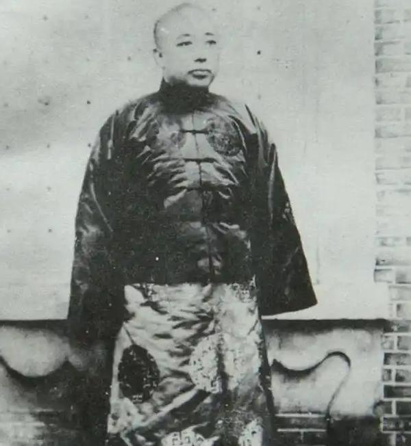 1929年，张学良把奉天省警务处处长高纪毅叫到了大帅府，跟他说：“杨宇霆、常荫