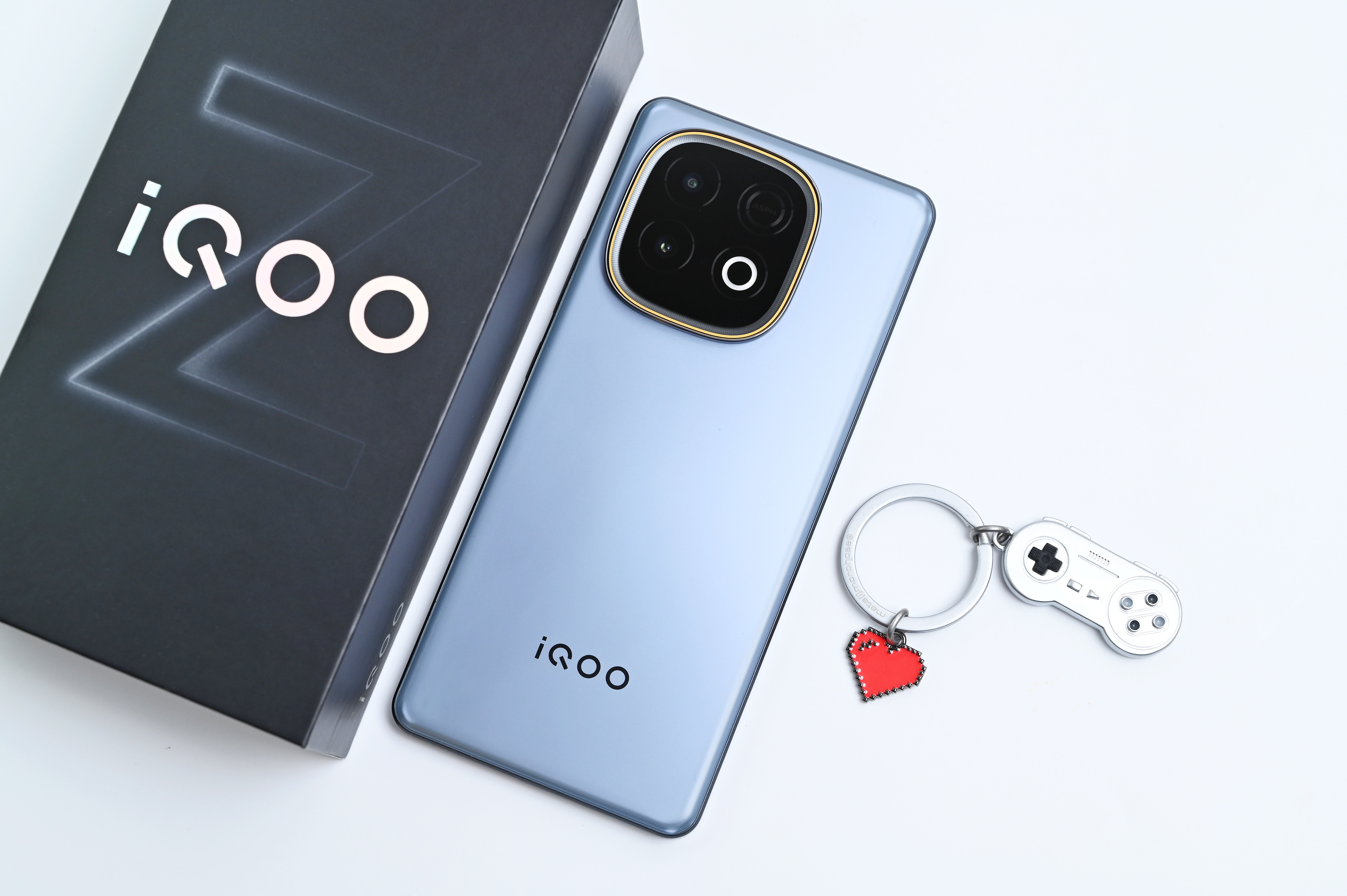 来一波iQOOZ10Turbo+极地灰图赏，不敢说太多，懂得都懂哈。颜值方面