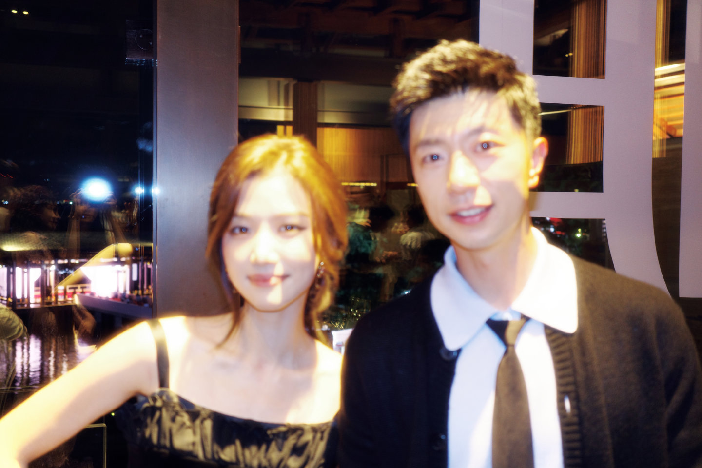 卢昱晓马龙晚宴合照卢昱晓晒晚宴合照好多人的合照​​​