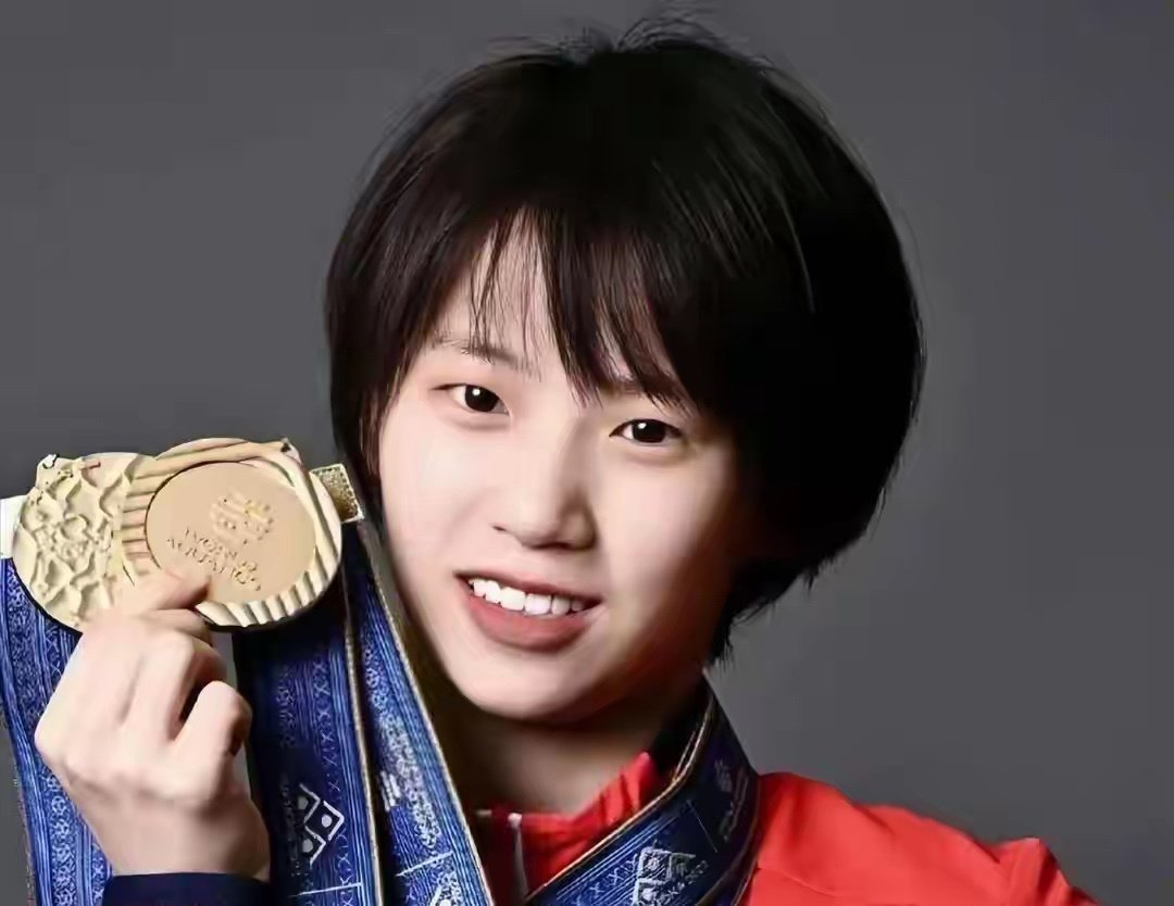 对比陈芋汐与全红婵：两人交手18次，陈芋汐赢下12次，成绩稳定、克服发育难关，斩获大量金牌，但两届奥