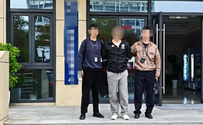 防不胜防！浙江长兴，男子开了一家二手手机店，一陌生人联系他，称自己有一台原装苹果