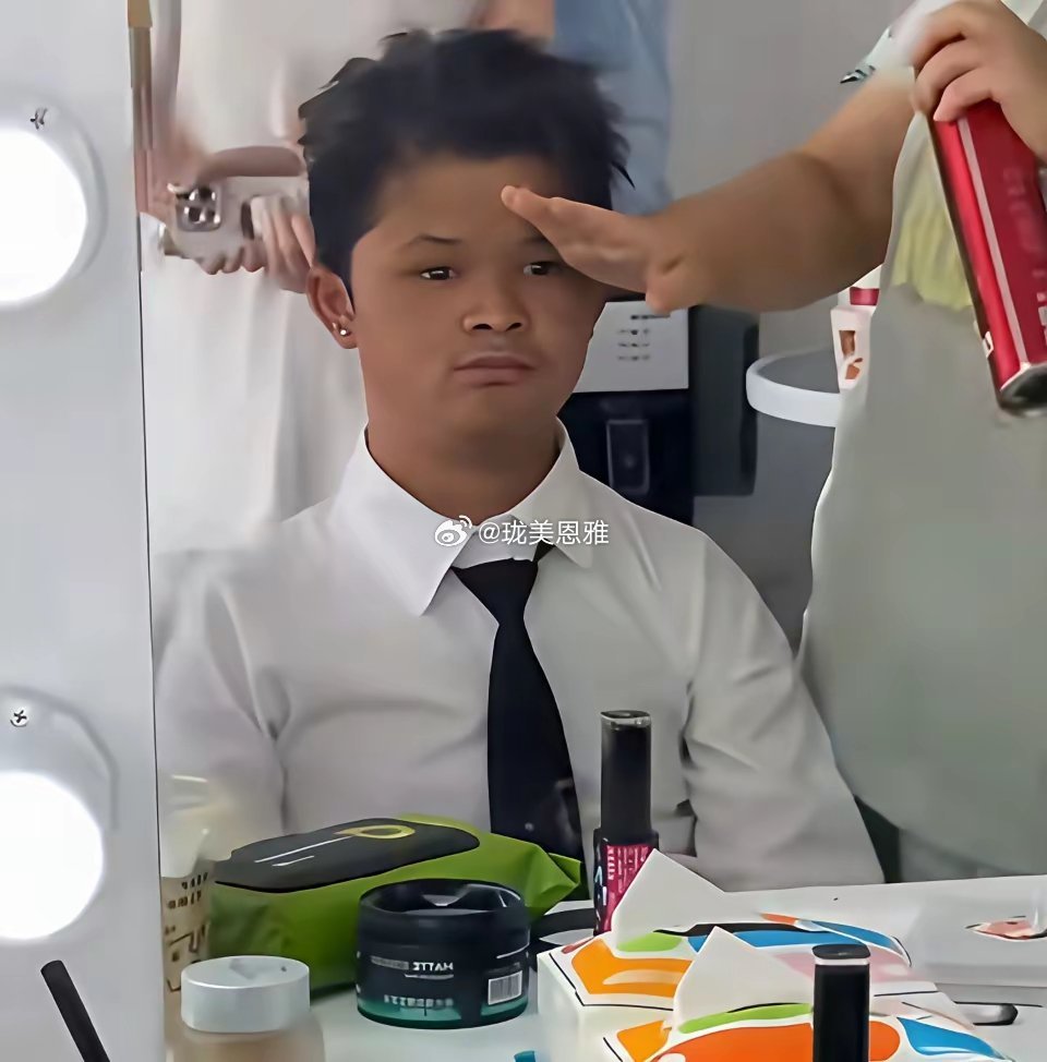 范小勤拍上短剧了饰演一位富家少爷，演得很投入​​​