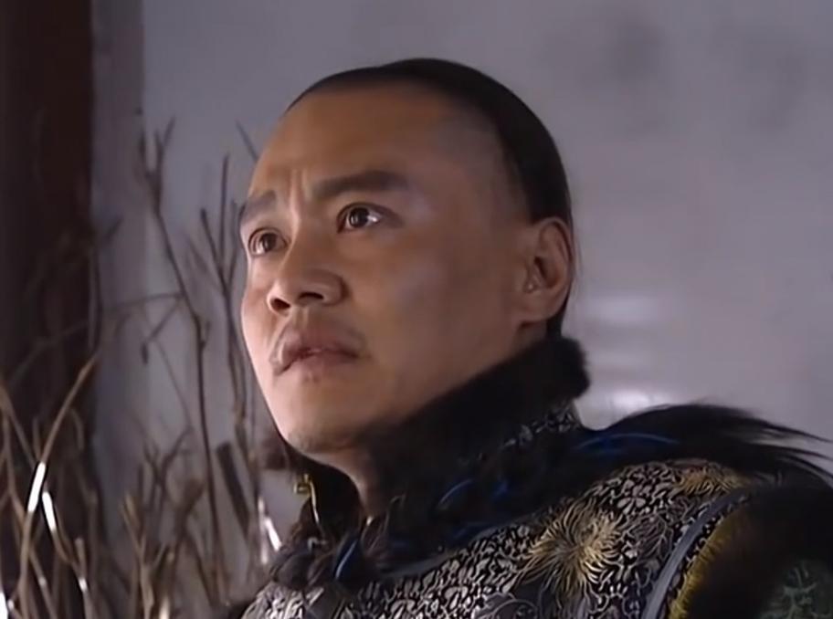 乾隆对他的十三叔胤祥，内心其实没那么尊重了。雍正八年年初，胤祥那时病得重，雍正