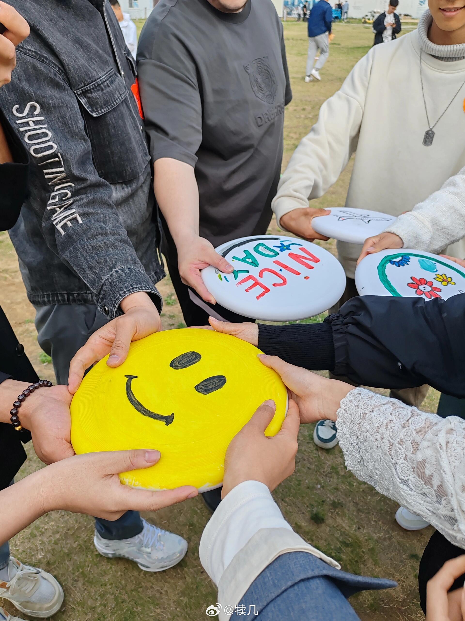 在青岛遇到了人生旅游搭子现在年轻人出游的旅游搭子是越来越抽象，​​​