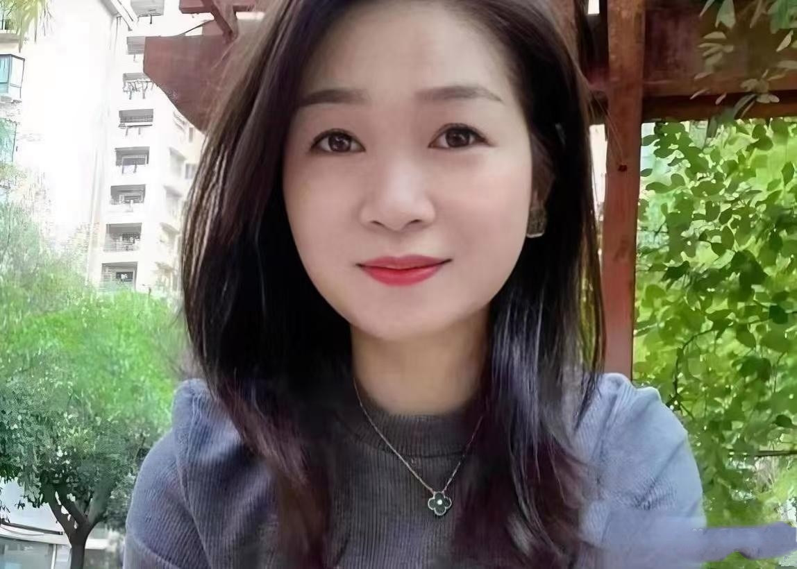 2013年，西安23岁的尿毒症女孩王宵走投无路，为换肾与骨髓瘤患者于建平签