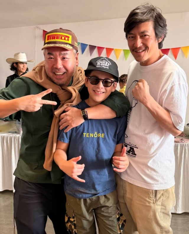 很难想象这是45岁陈冠希，断崖式的又瘦又苍老他可是跟谢霆锋同岁的，没想到两人的