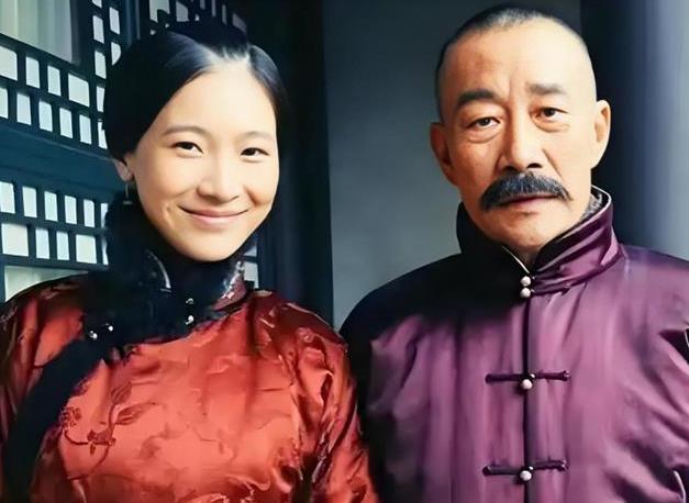 1906年，31岁的张作霖强势娶了18岁的许澍旸。大婚当夜，张作霖搂着许澍旸纤细