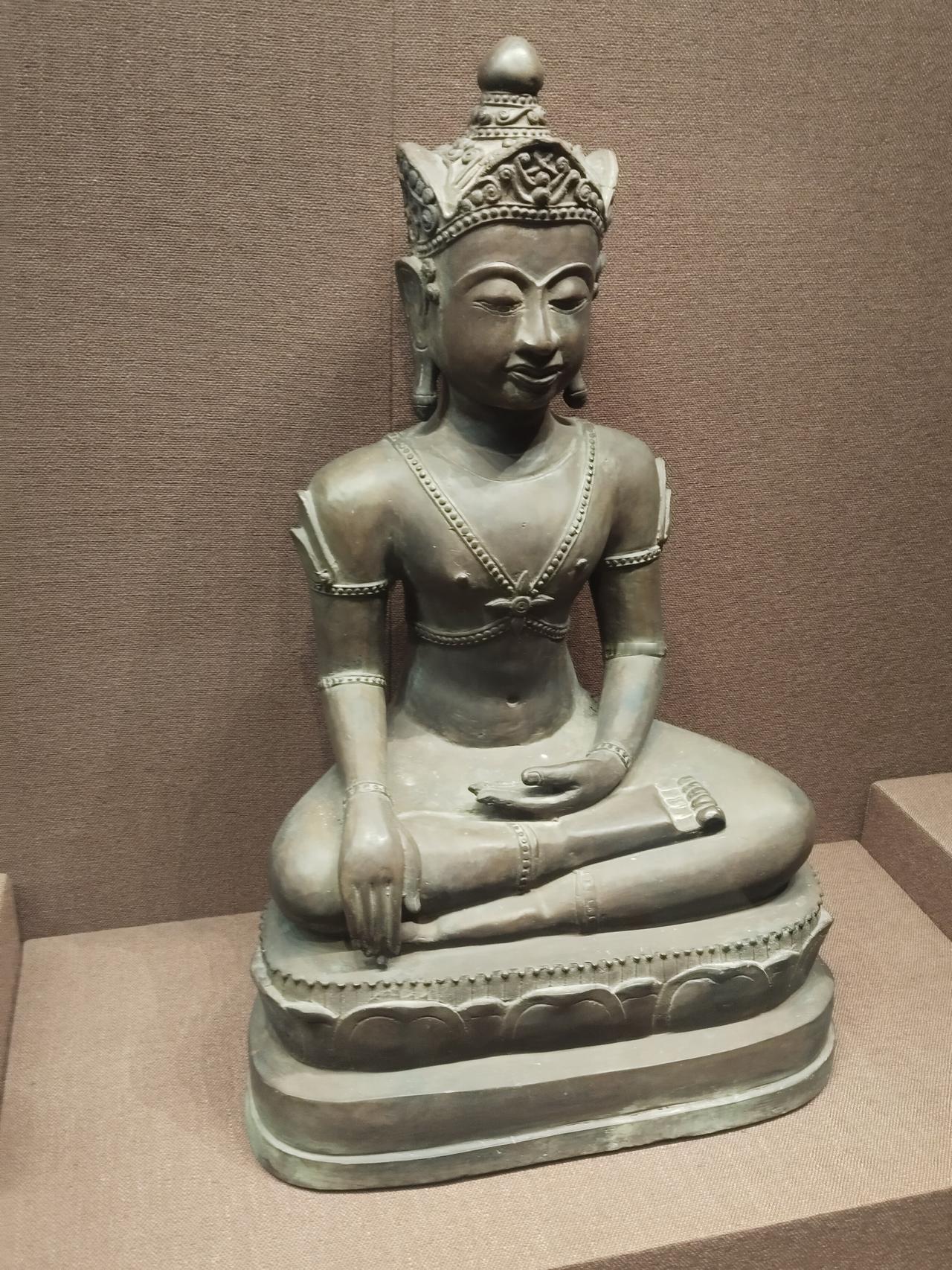 当齐桓公在下面吹牛:齐桓公:劳资可是发出“尊王攘夷”的口号让周王