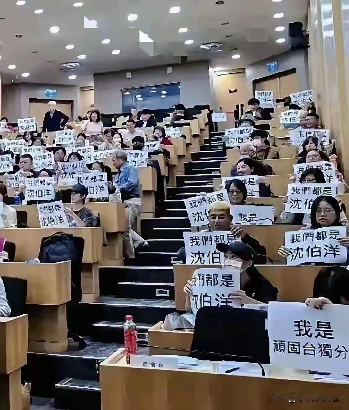 看到这个图片，除了觉得这帮人蠢到家，还想起洪秀柱说过的话。她说，台湾这些年搞