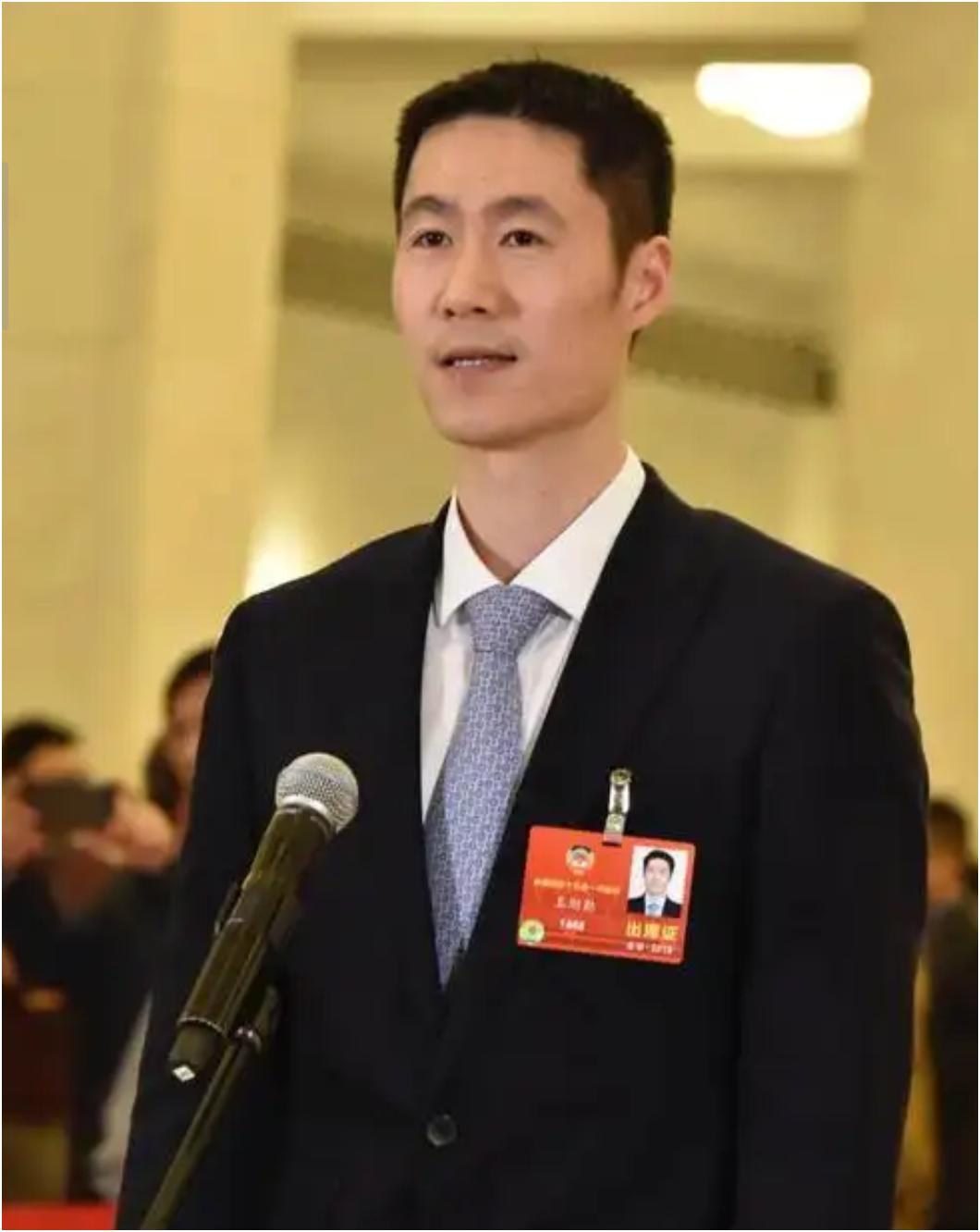 王励勤被任命为乒羽中心副主任了。乒协主席是没有行政级别的。乒羽中心副主任是有行