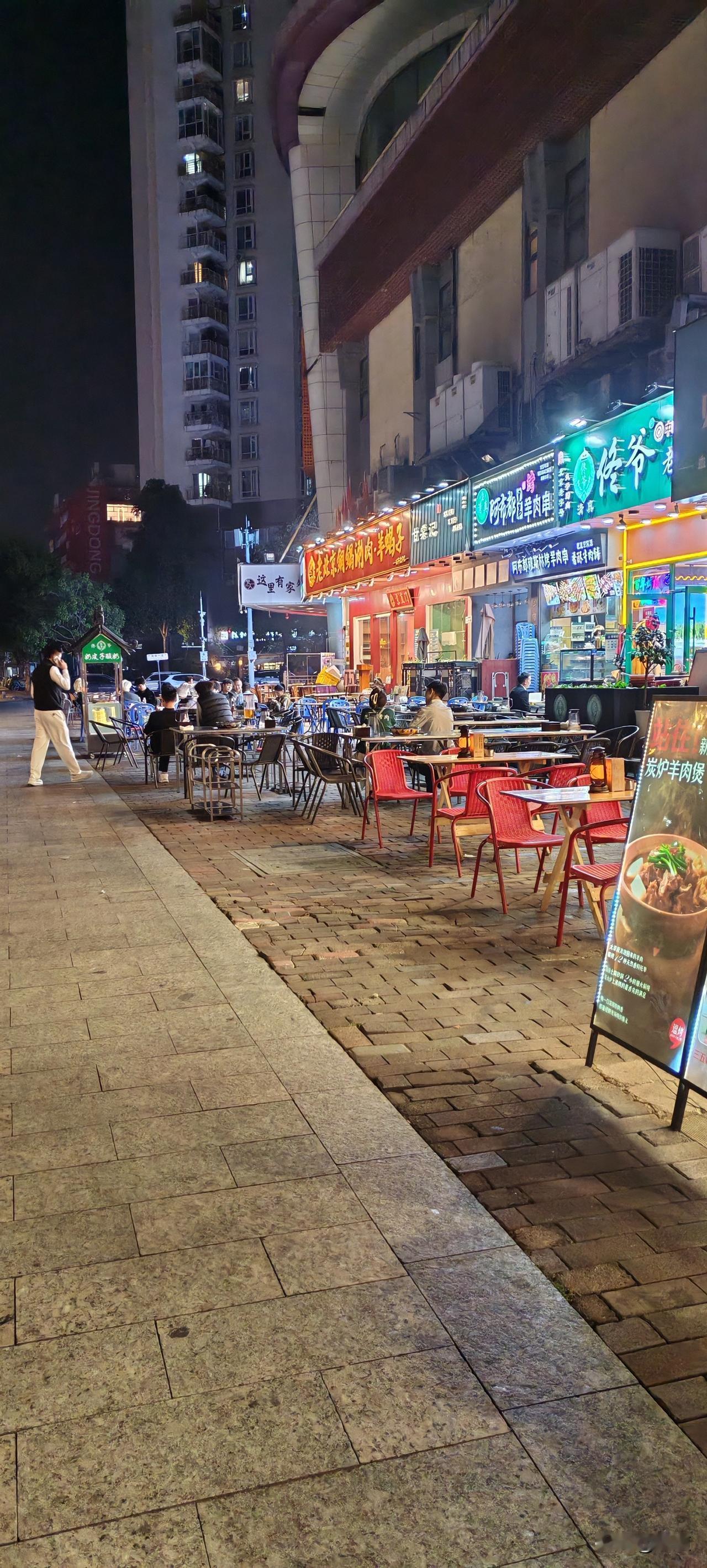 缘分这个东西是真奇妙啊，就连街头乞讨都能偶遇一段姻缘。2020年10月，彭先生