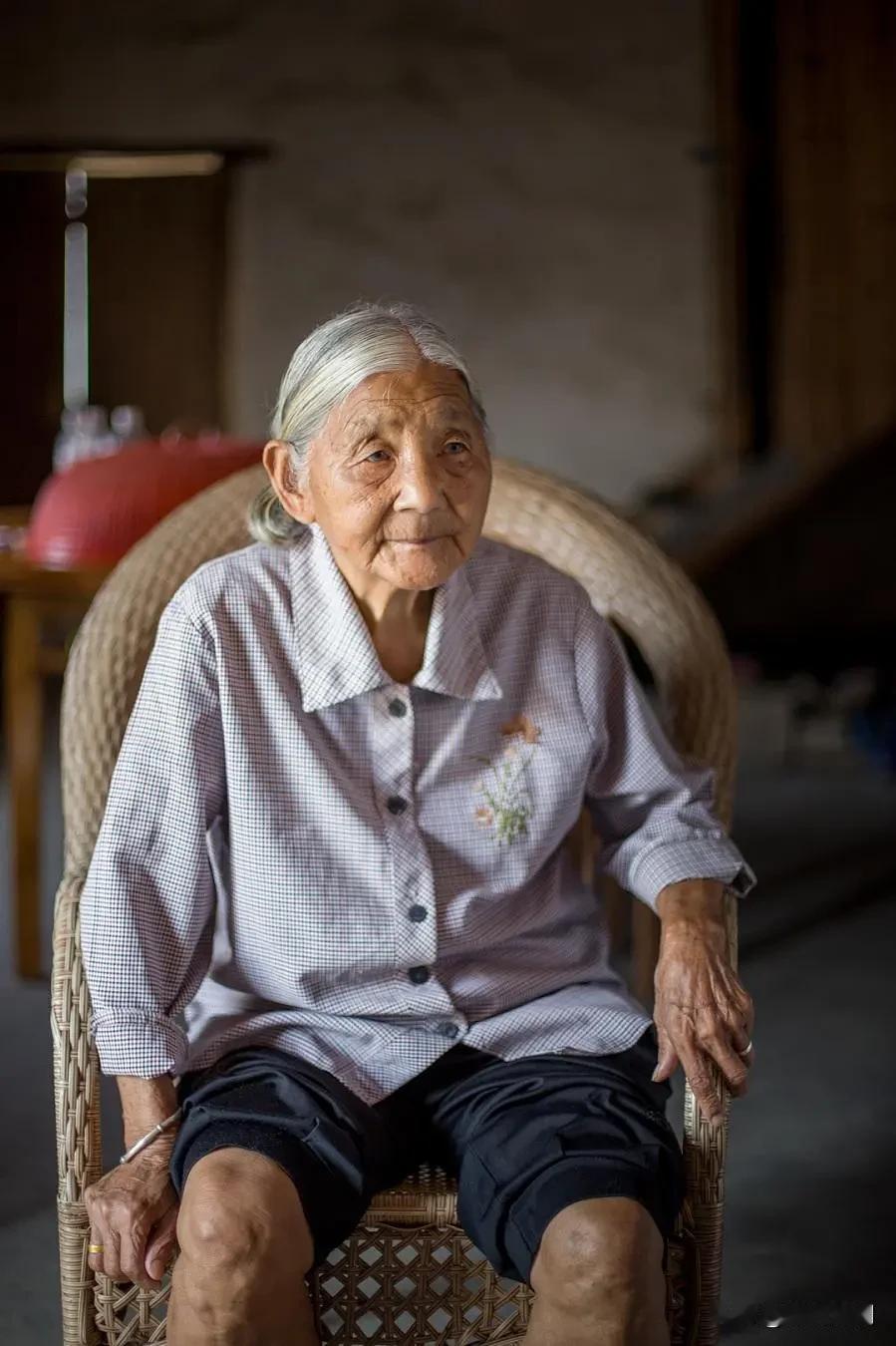 注意⚠️这五点，独居老人便能活的潇洒～独居老人宛如一艘独自航行的船，却也能驶向