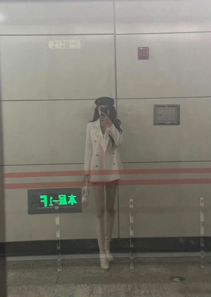 今天这么穿回头率好高，不知道哪里出了问题