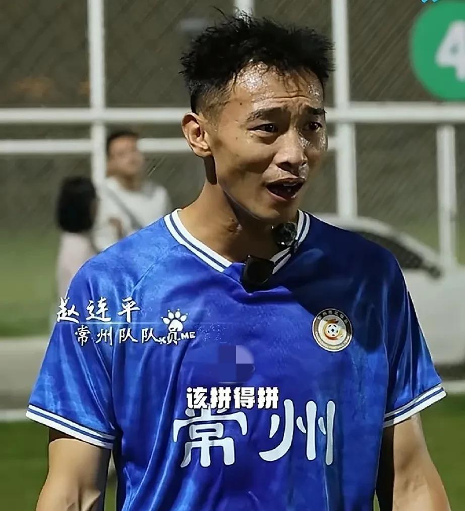苏超为何爆火，大家为什么追捧，这就是原因！常州队为了迎战无锡队，冒着大雨训练，