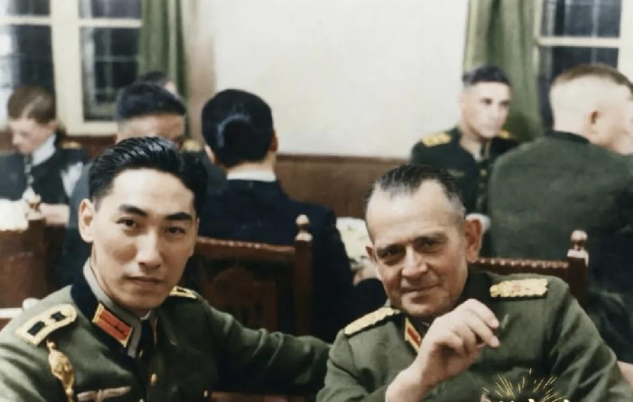 外貌占尽优势的蒋纬国，在女人缘这件事上，彻底败给哥哥蒋经国。论外在条件，蒋纬国
