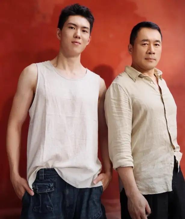 谁能想到，当年演“武松”火遍全国的硬汉丁海峰，57岁了状态依旧能打，可站在20岁