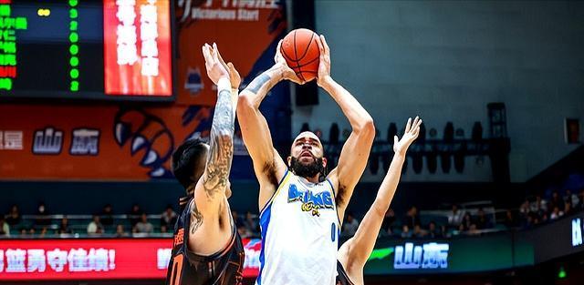 官宣一出，先给人沉默两秒，北京首钢敲定阿隆德斯·威廉姆斯加盟，31号上阵，季后赛