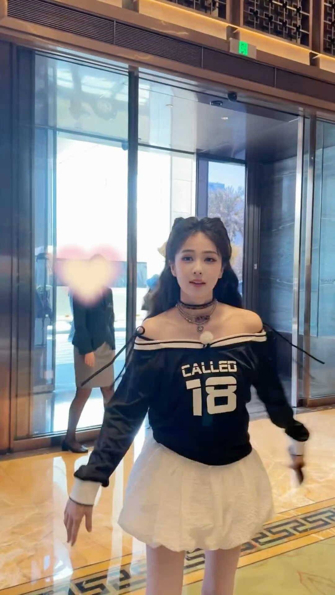 白鹿猫耳蝴蝶结造型，好可爱的“小猫”白鹿，萌到了所有人