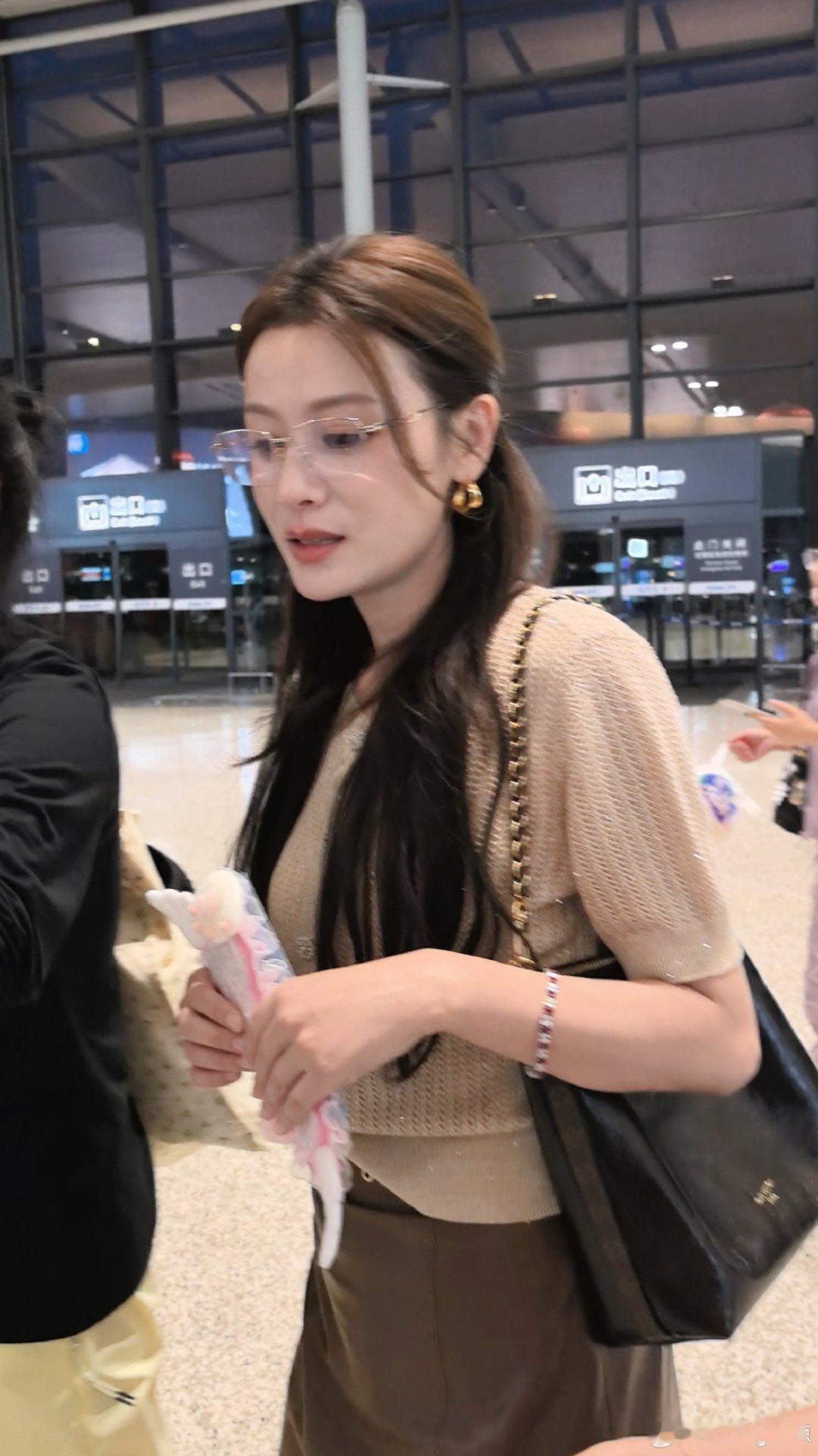 #叶一茜#🍃#翻到这一叶#260920SHA🛫糟糕被美晕惹​