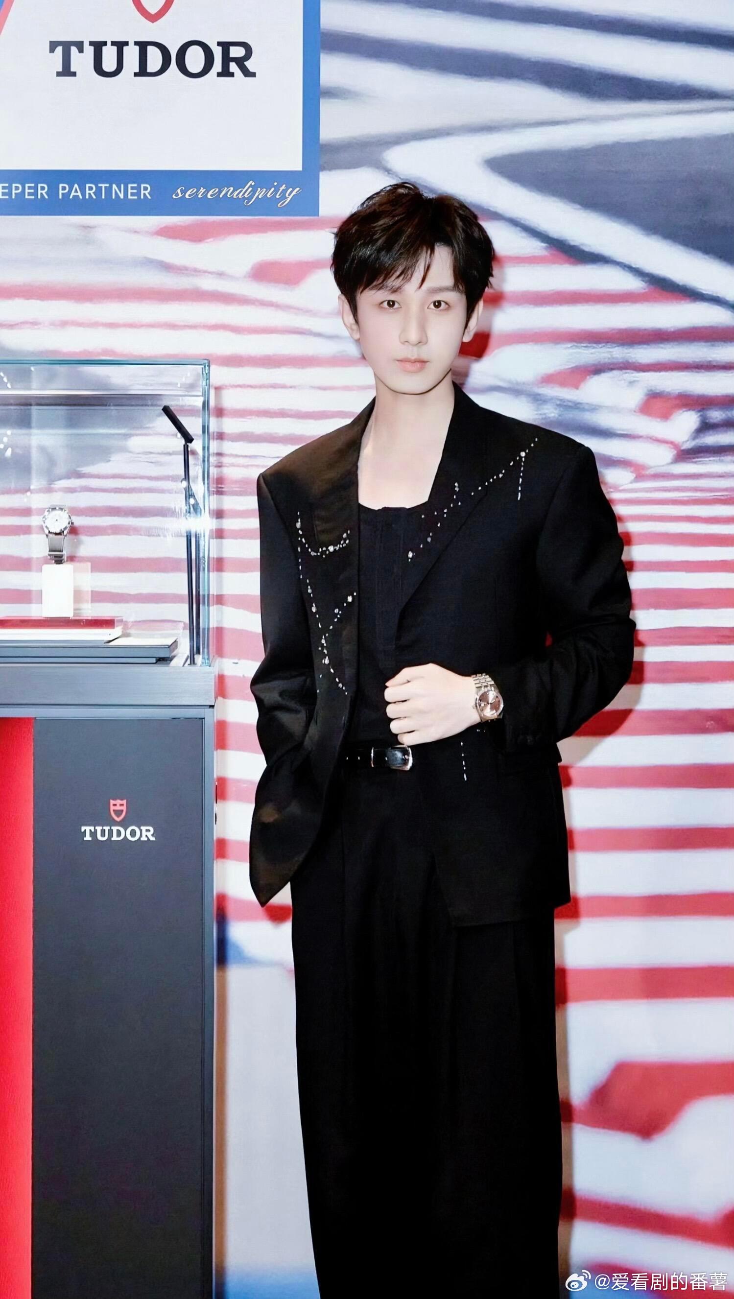 时光在成毅身上好像无效，这次永远比上次帅！一组成毅帝舵代言腕表宣传图，宣传任务完