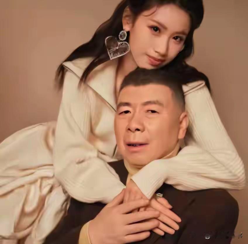徐帆刚回应完离婚传闻，冯小刚这边又因为养女整出新幺蛾子。两口子结婚20多年没