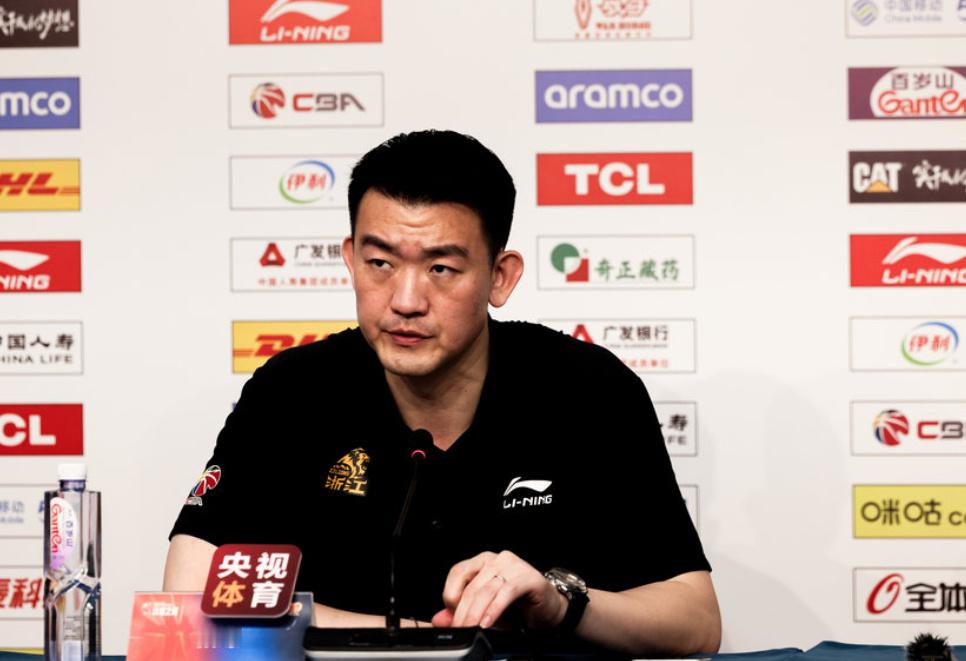 北京首钢北京男篮1比0广厦男篮陈盈骏23分陈盈骏太秀了北京男篮防守密不透