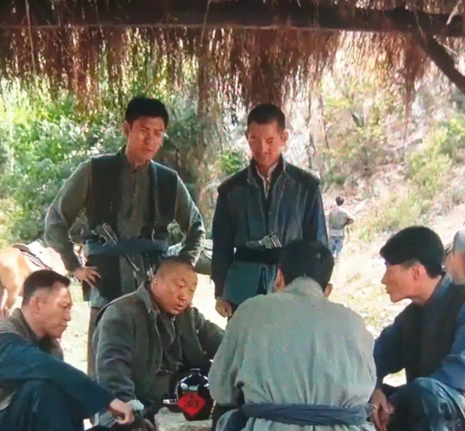 《生万物》在故事里，状况频出。大脚娘竟被马子挟持，而这边，苏苏本住在绣绣家，费家