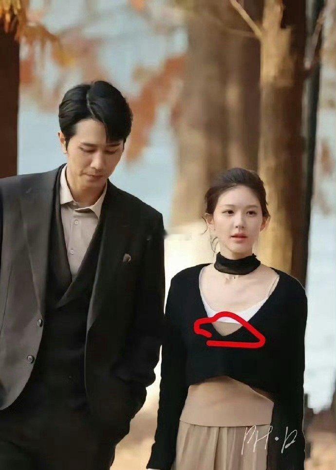 我一直以为衣服是镂空的，原来是叠穿，还是三层​​​