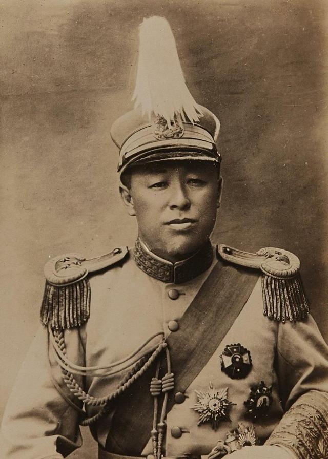 1948年10月，锦州解放，解放军抓住了正在处理财产的张作相，将其押到了军营里，