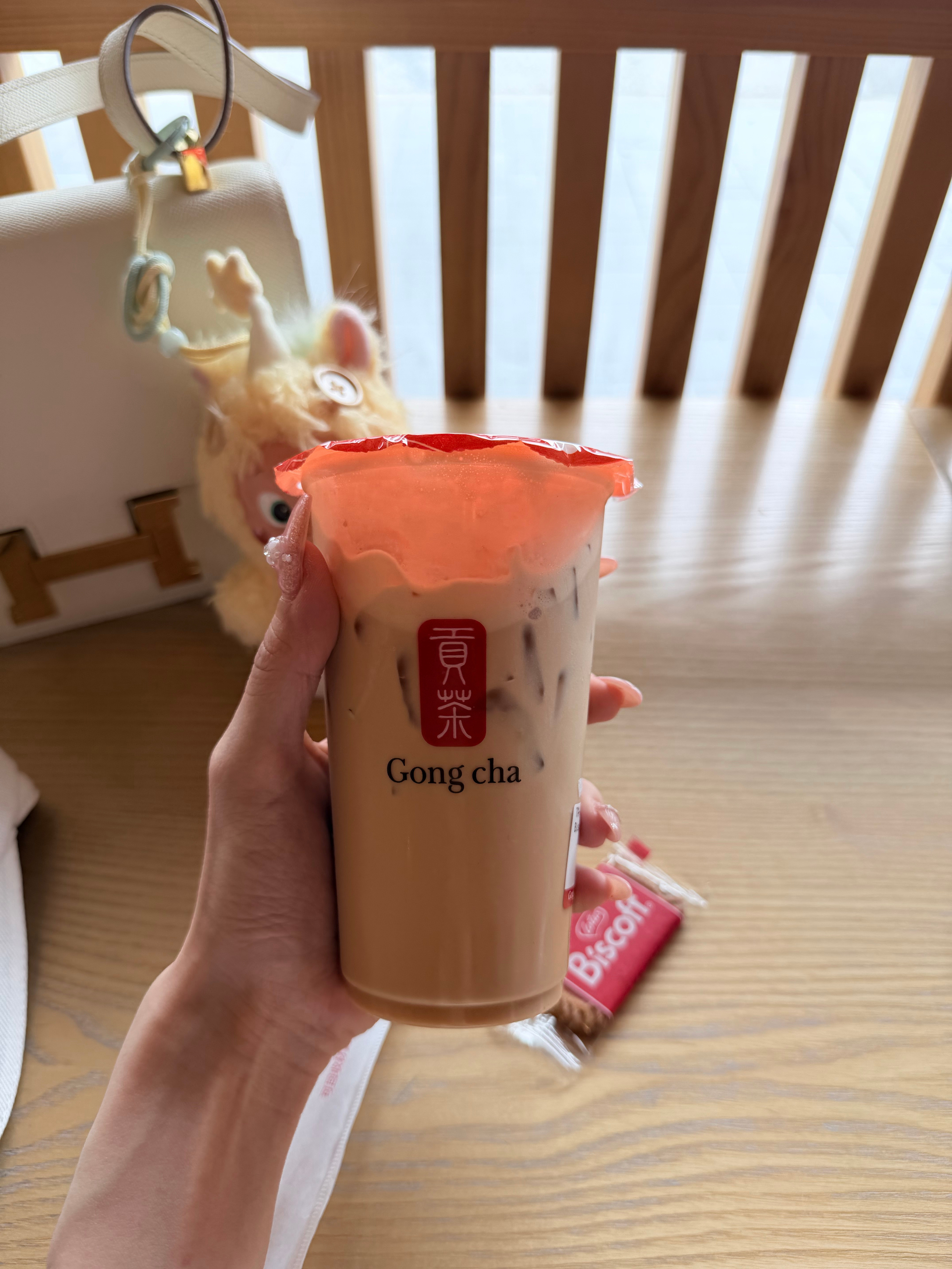 喝了个新品哈哈哈好像koi的饼干奶茶