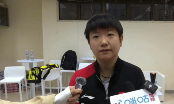 孙颖莎坚持带伤打混双是因为外战孙颖莎在女单半决赛受伤后，仍坚持出战混双决赛，主要