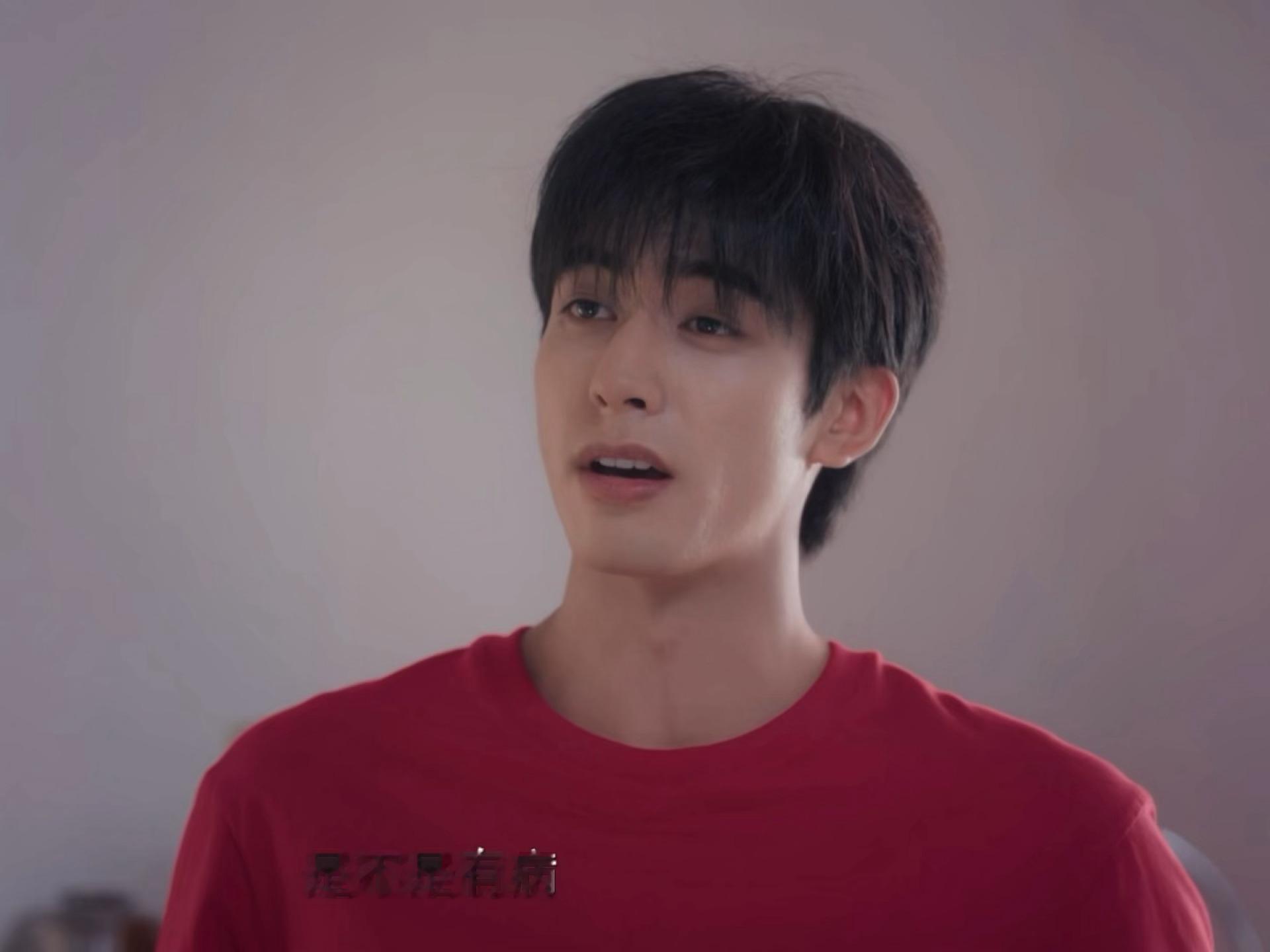 “那你怎么不穿旗袍？旗开得胜！”“是不是有病！”哈哈哈哈哈哈哈哈哥妹这个互怼风味