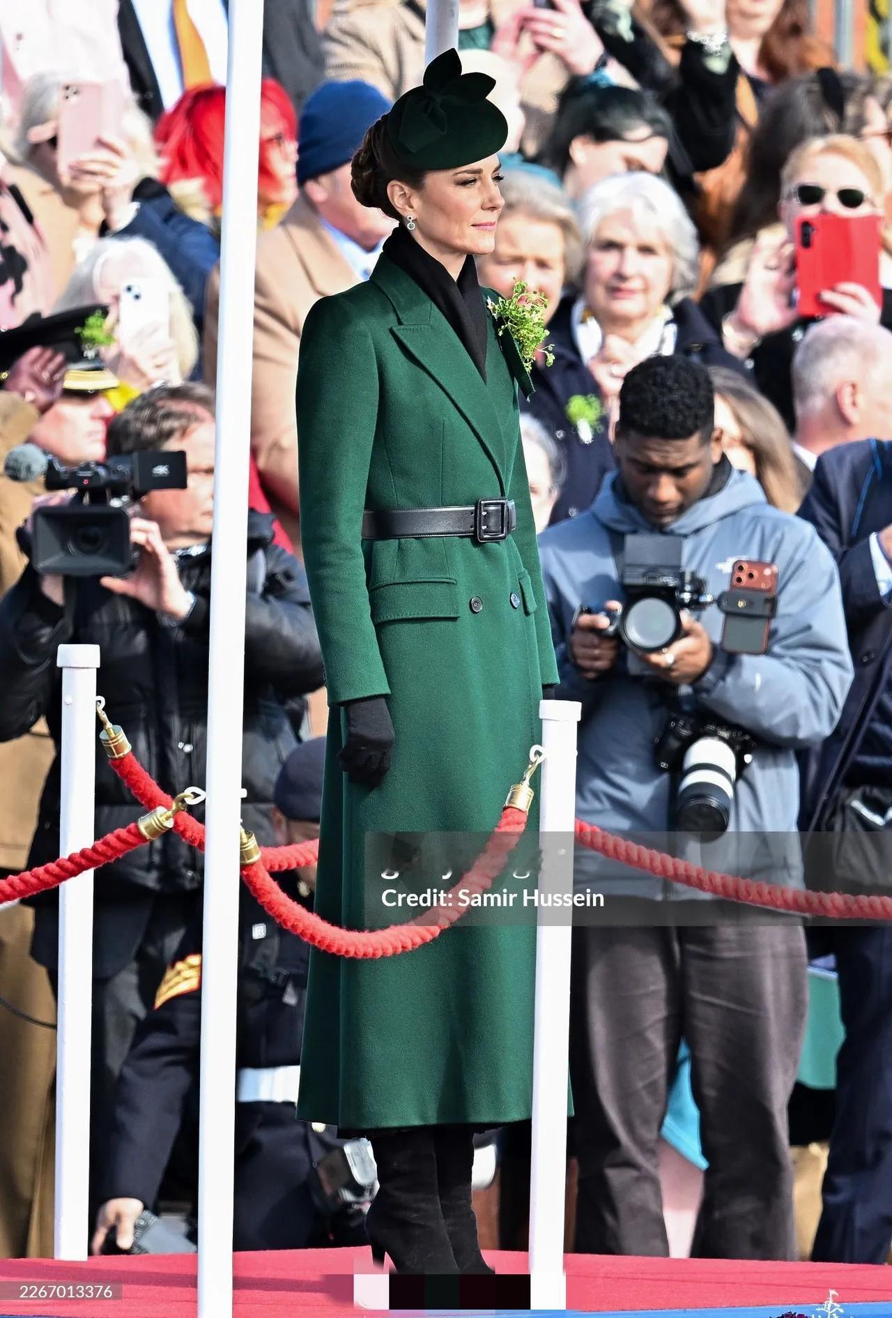 凯特王妃以上校身份站高台阅兵，气场强大！今天，凯特王妃再次以爱尔兰兵团上校的身
