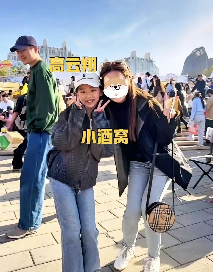 他离婚后，每次见女儿都只带她一个人。别的孩子一个都不带。现任妻子在场，也只是