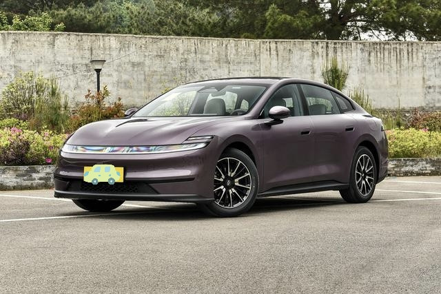 限时11.69万起！2027款启源A06上市：800V+800km续航，12万级也能买中大型纯电家轿